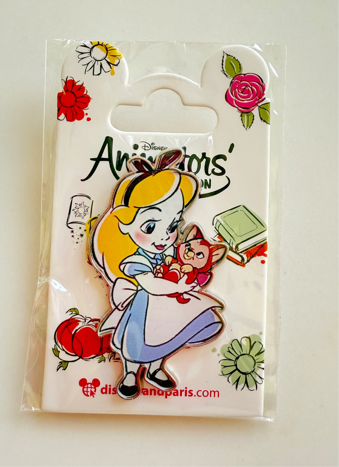 Alice inWonderland Disney Animators’ Collection Paris Pin – Baby Alice with Cat – Disney Trading Pin